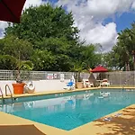 Best Western Plus Universal Inn - Newly Renovated! 